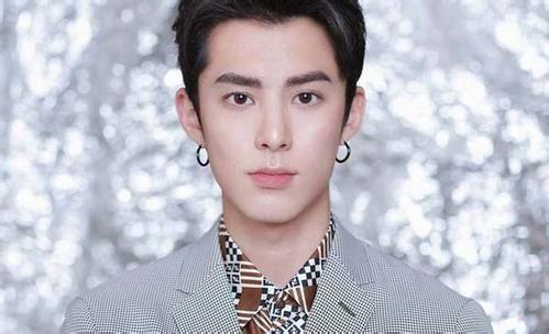 王鹤棣娱乐圈吃瓜视频,揭秘明星幕后生活  第1张